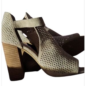 Steve Madden Beige Perforated Block Heel Sandals